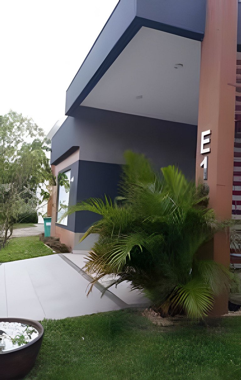 Casa 4 Suítes com piscina Fundos Lago-Ilhas Resort