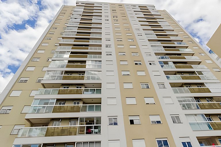 Apartamento com três quartos e ar-condicionado