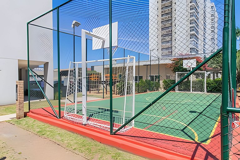 Apartamento com três quartos e ar-condicionado