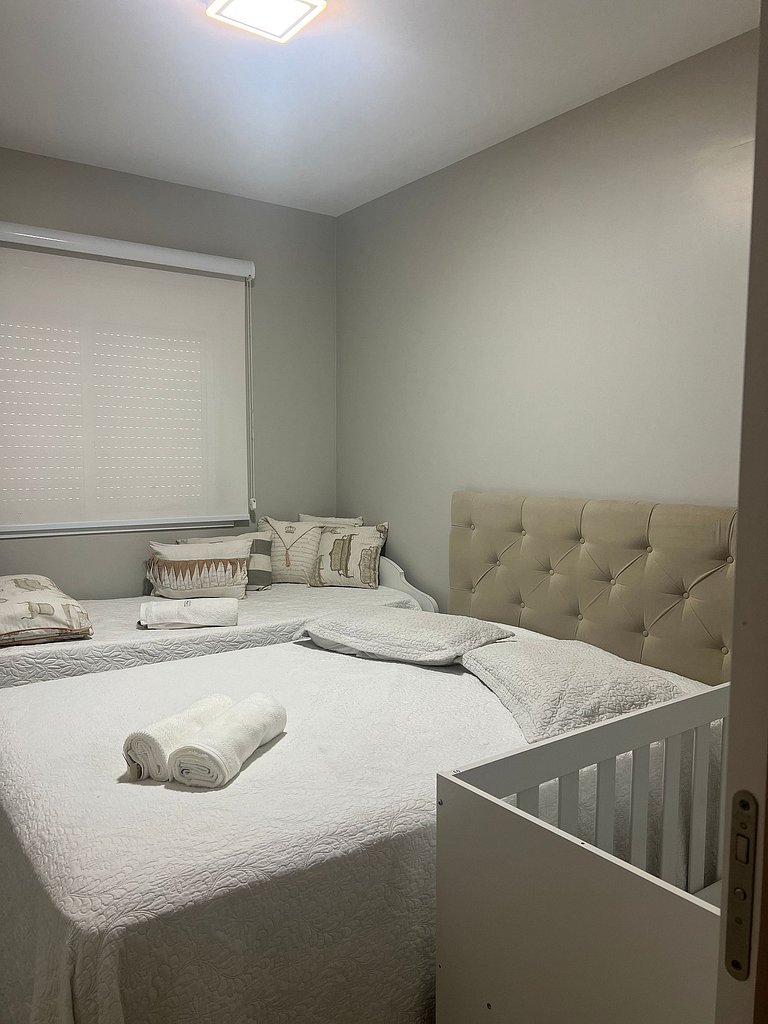 Apartamento com três quartos e ar-condicionado
