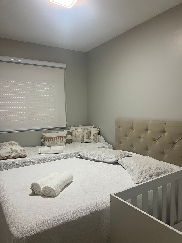Apartamento com três quartos e ar-condicionado