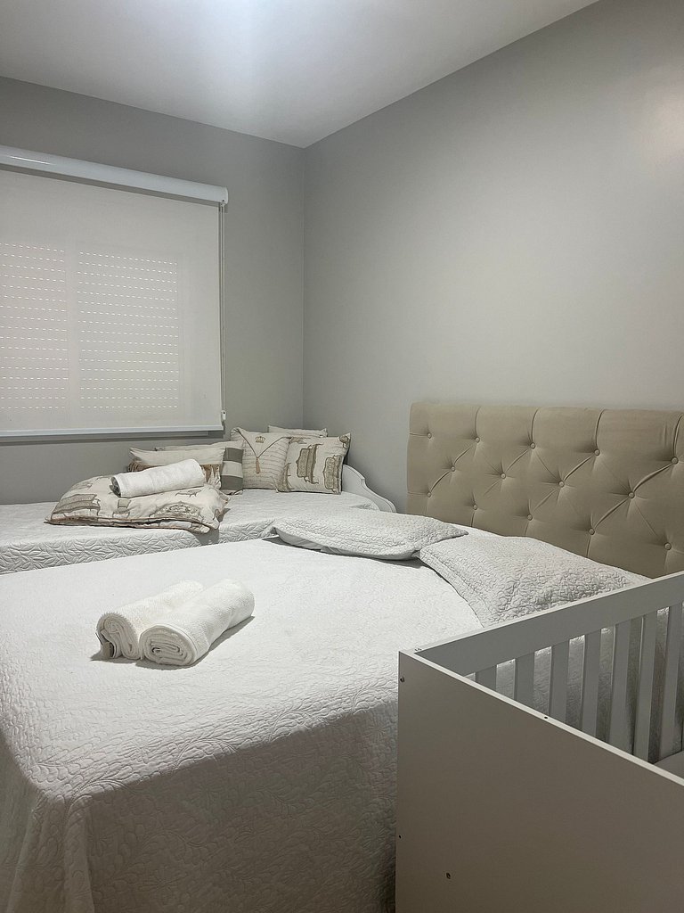 Apartamento com três quartos e ar-condicionado