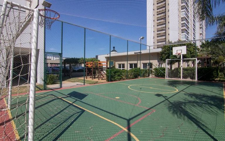 Apartamento com três quartos e ar-condicionado