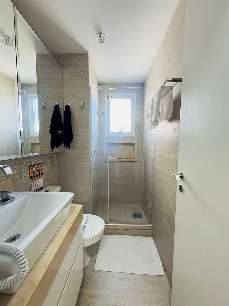 Apartamento com três quartos e ar-condicionado