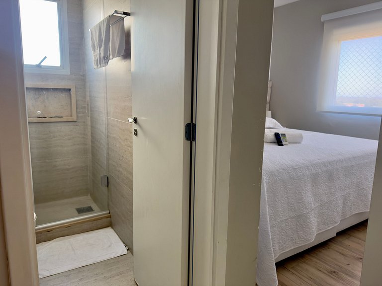 Apartamento com três quartos e ar-condicionado