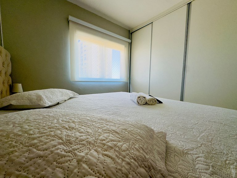 Apartamento com três quartos e ar-condicionado