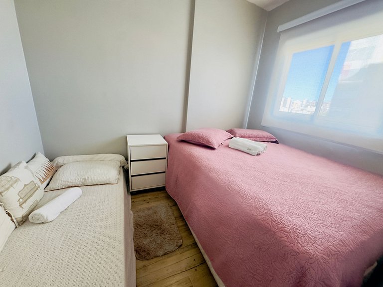 Apartamento com três quartos e ar-condicionado