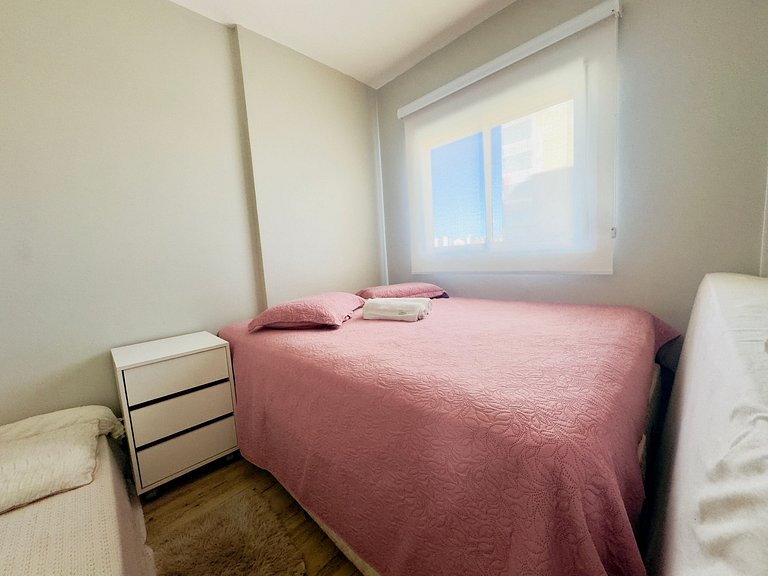 Apartamento com três quartos e ar-condicionado