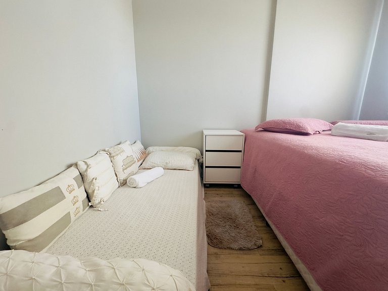Apartamento com três quartos e ar-condicionado