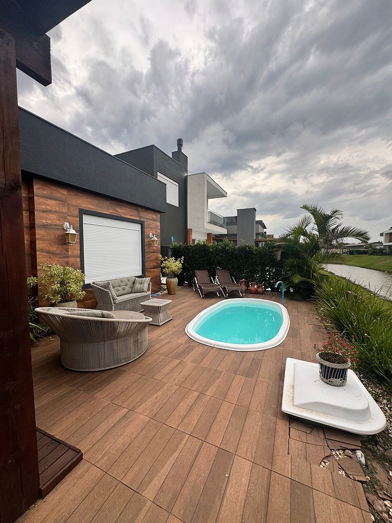 Casa 4 Suítes com piscina Fundos Lago-Ilhas Resort