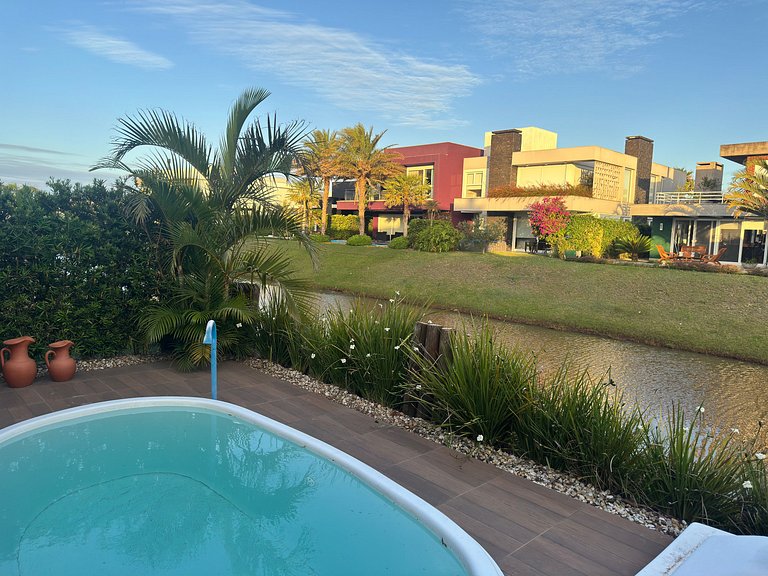 Casa 4 Suítes com piscina Fundos Lago-Ilhas Resort